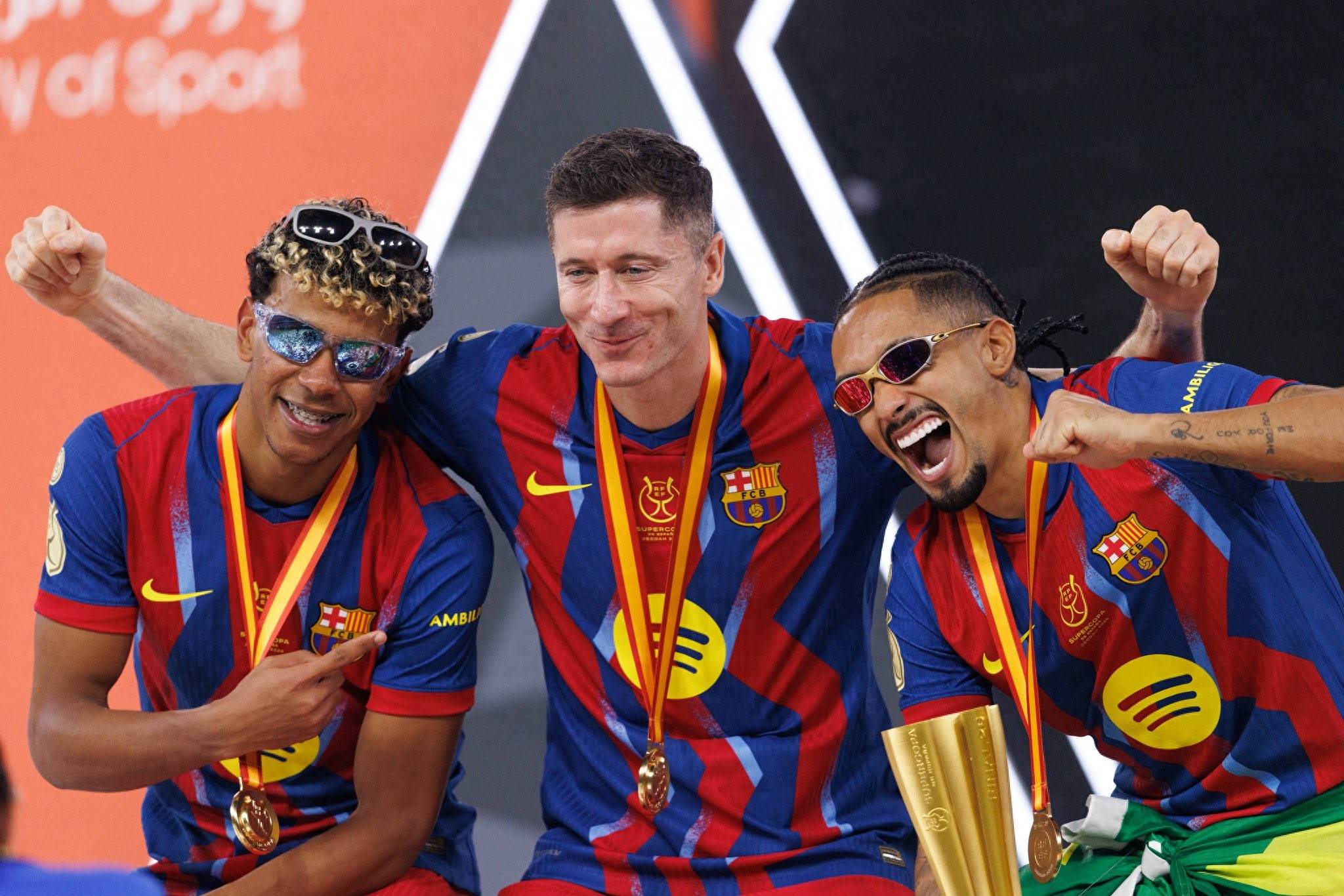 开云-莱万多夫斯基迎来十五赛季高光表现，加拿大队球迷沸腾！的简单介绍